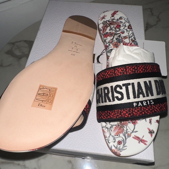 BRAND NEW DIOR SLIDE - Picture 2 of 3
